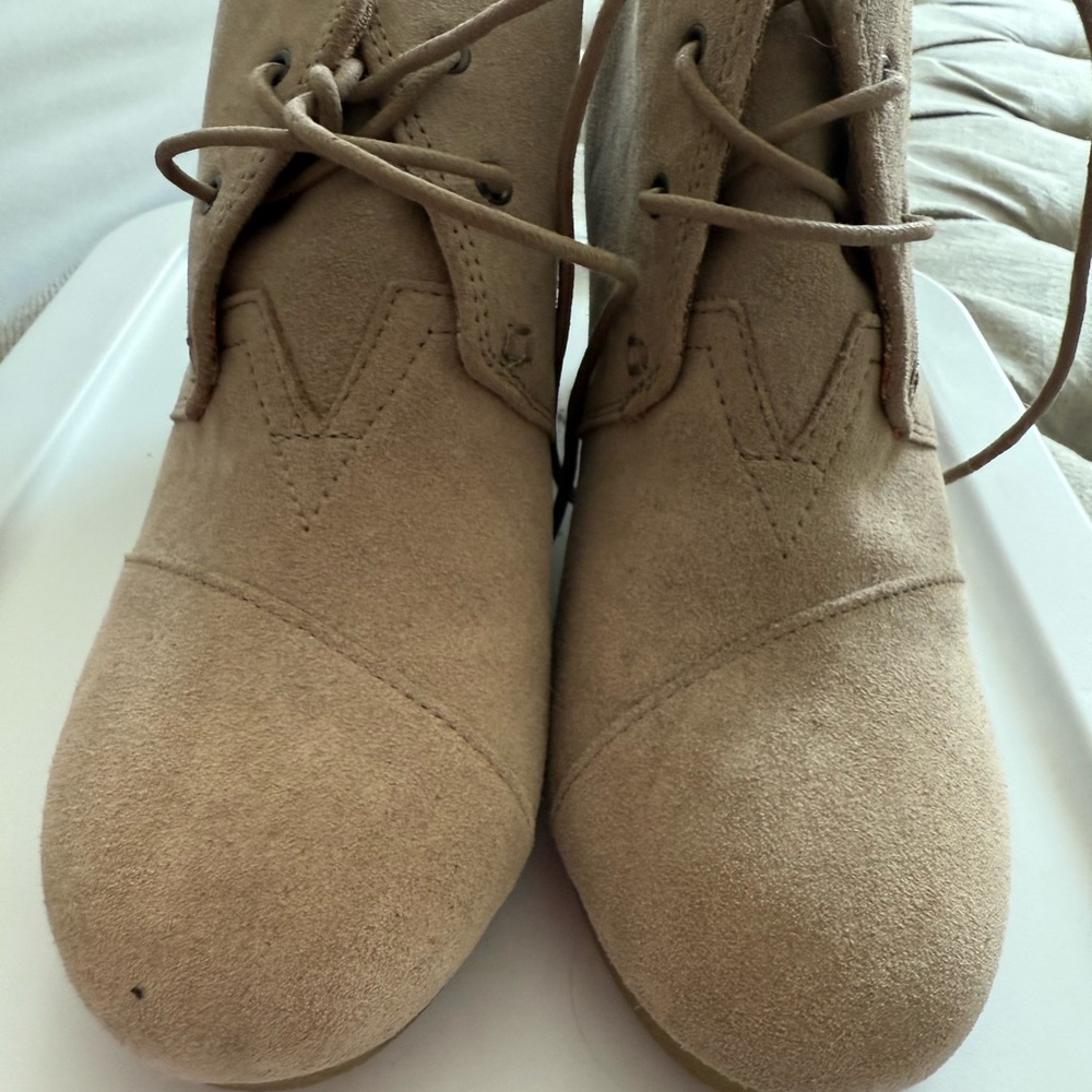Toms Women's Beige Suede Ankle Booties